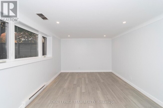Building Photo - 373-373 Brant St