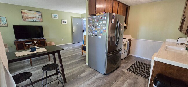 Building Photo - Enjoy coastal living in this fully furnished 1-bedroom, 1-bath condo in Pacific Beach, San Diego