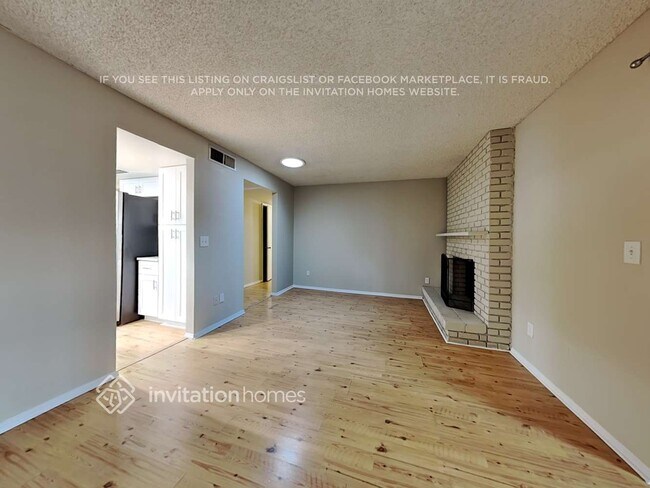 Building Photo - 2802 W Vista Ave