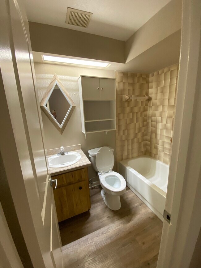 Foto del edificio - 2370 Lake Dr NW
