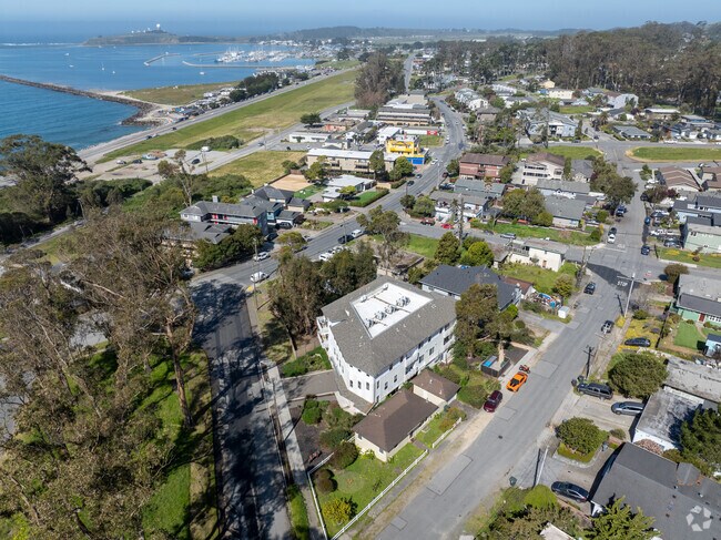 Building Photo - 195 Avenue Cabrillo