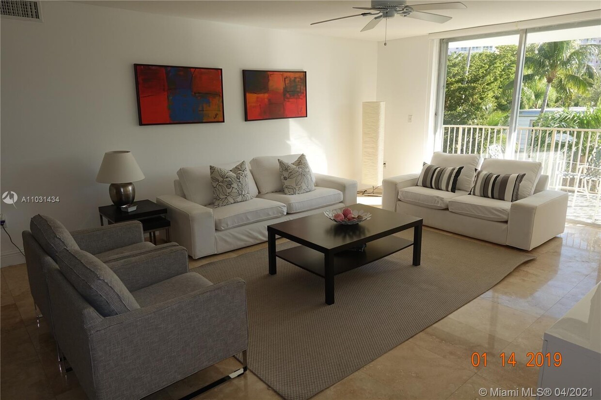Primary Photo - 210 Seaview Dr