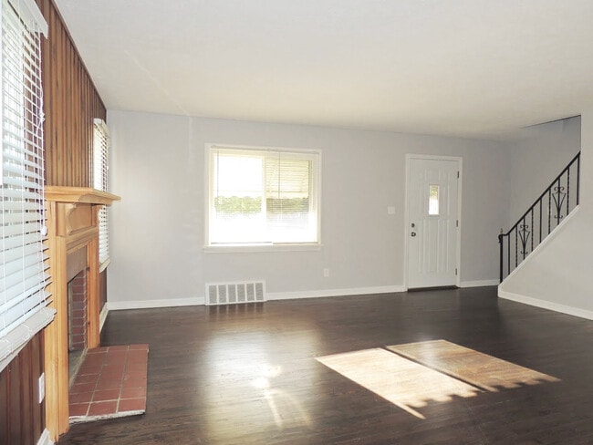 Building Photo - 4 Bed - 1 Full Bath Cape Cod for Rent!