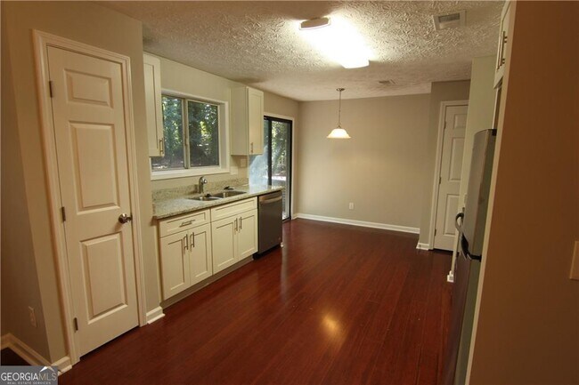 Building Photo - 2257 Turtle Club Dr NE