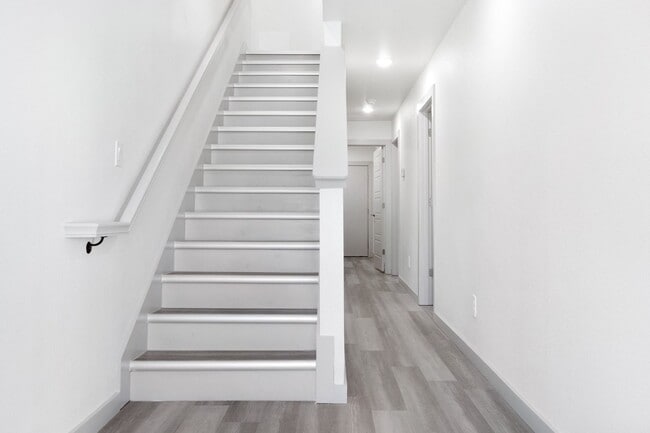 Building Photo - ** MOVE IN SUMMER 6/28/2028 **  4 Bedroom ...