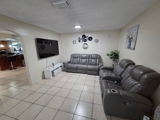Foto del edificio - 9935 Marlinton Ln