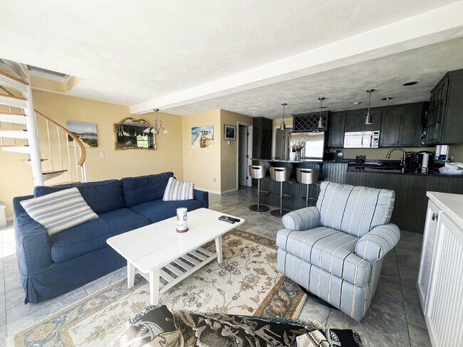 Foto del edificio - Beach-front condo Fall/Winter rental Septe...