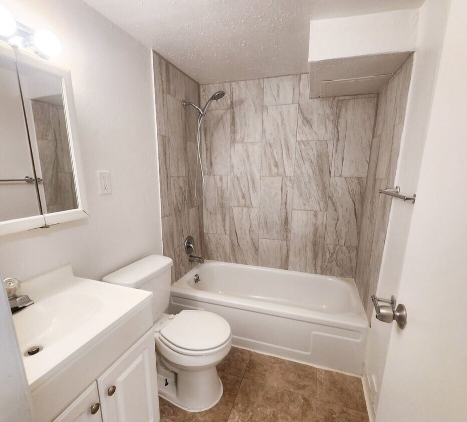 Building Photo - Charming 2-Unit Home in Central Greeley – ...