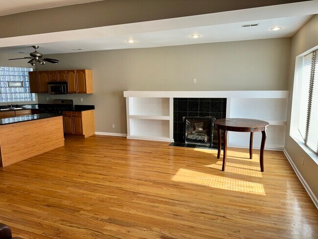 Building Photo - 5928 S Prairie Ave