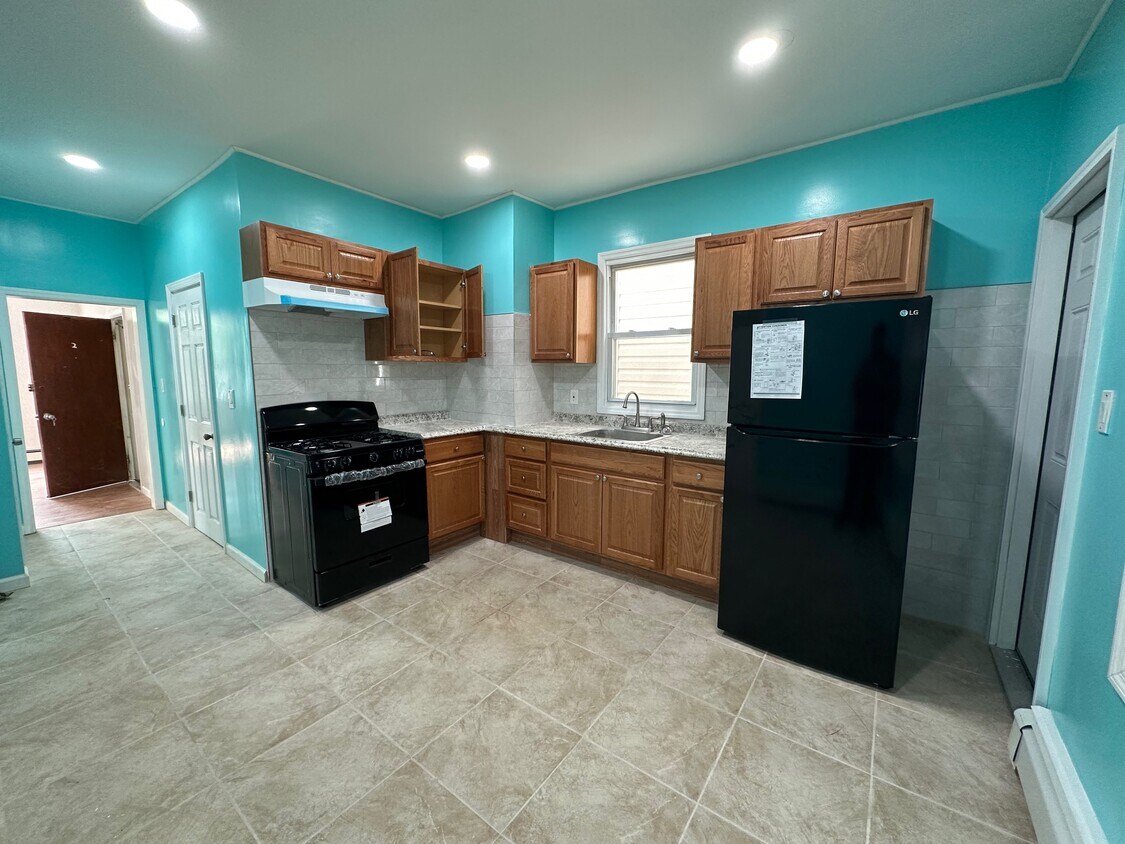 Kitchen - 192 Edmund Ave