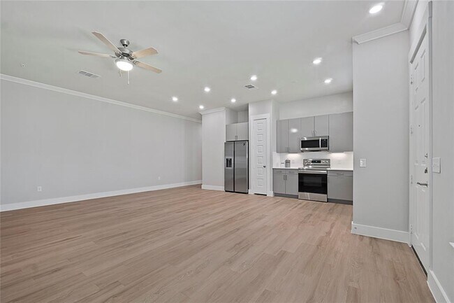 Building Photo - 8305 Casita Dr