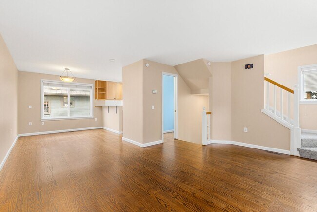Building Photo - Lower Queen Anne Stand Alone 3 Bedroom Tow...