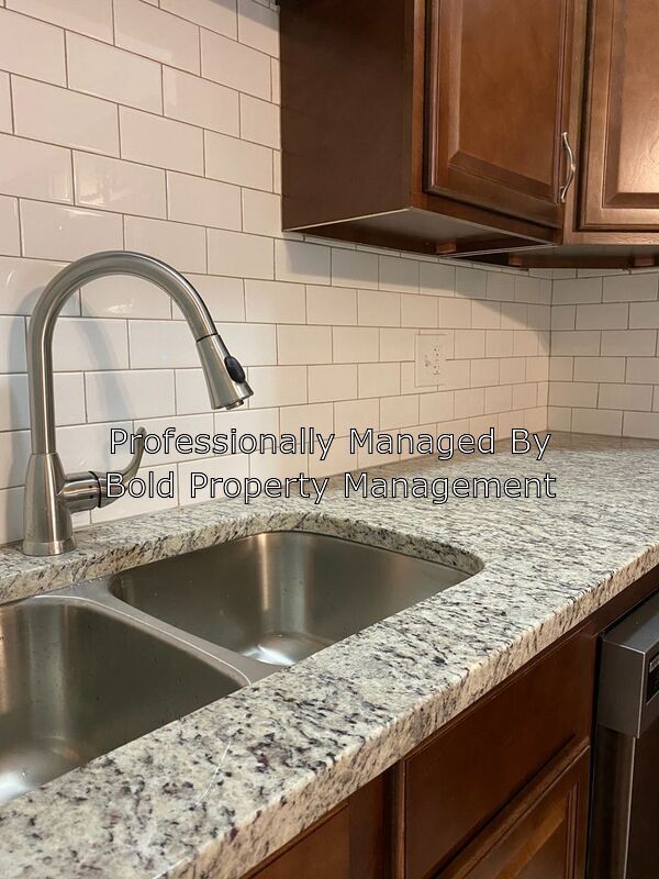 Building Photo - 246 N 11th St