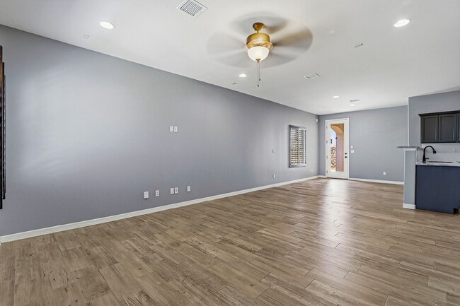 Building Photo - 2120 Honour Point Pl