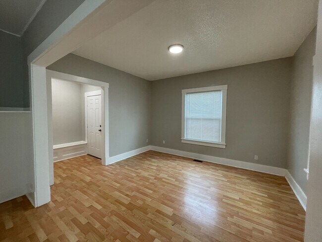Foto del edificio - PRELEASE:  5 bdrm/2 bath near Park, WWU and Downtown