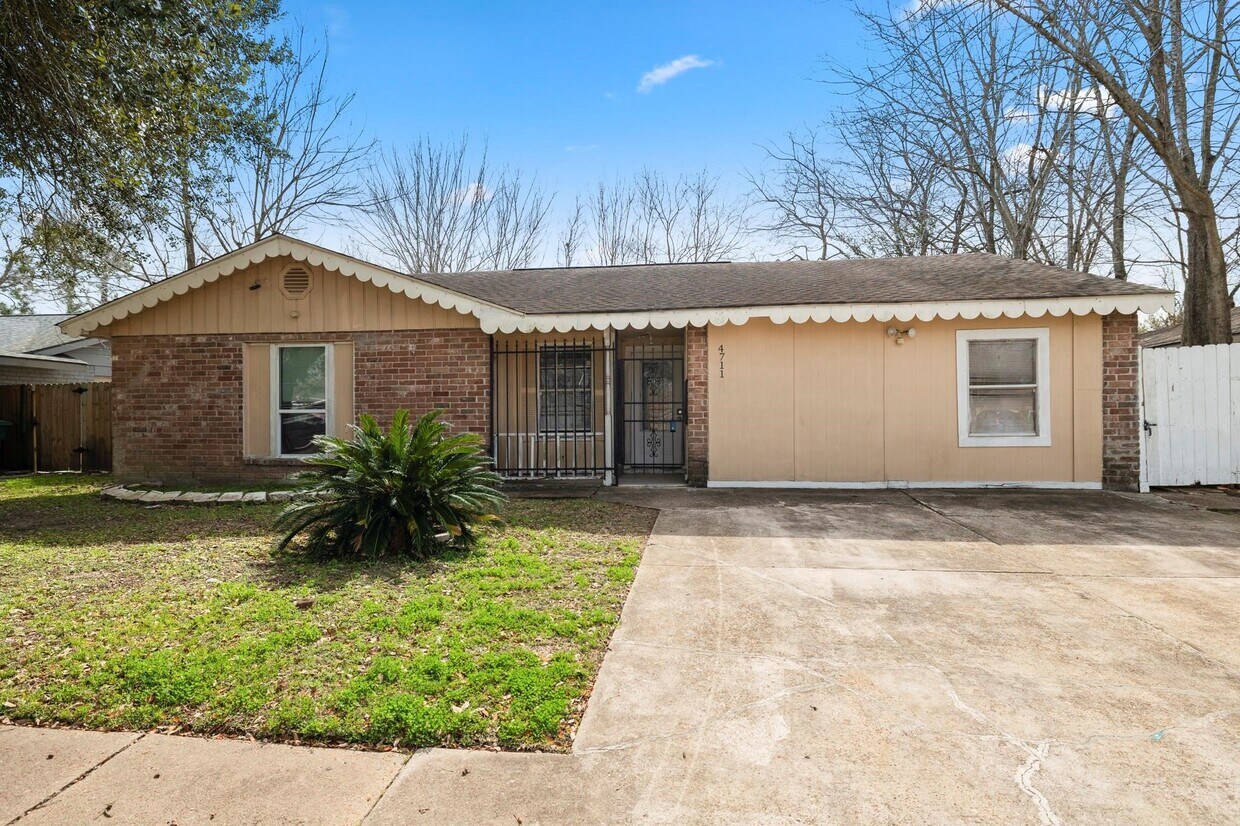 Building Photo - 4711 Beechaven St