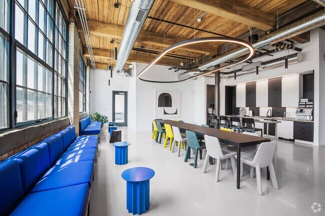 Building Photo - The Graphic Lofts