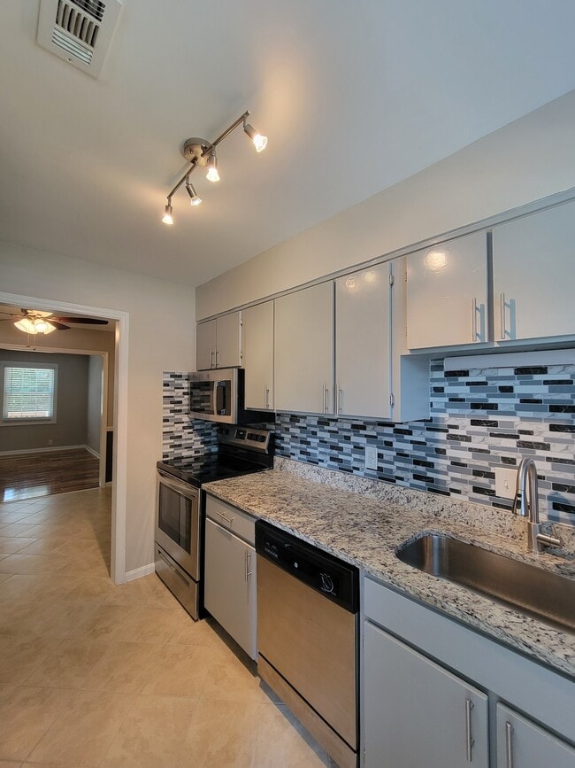Building Photo - 6303 New Market Way