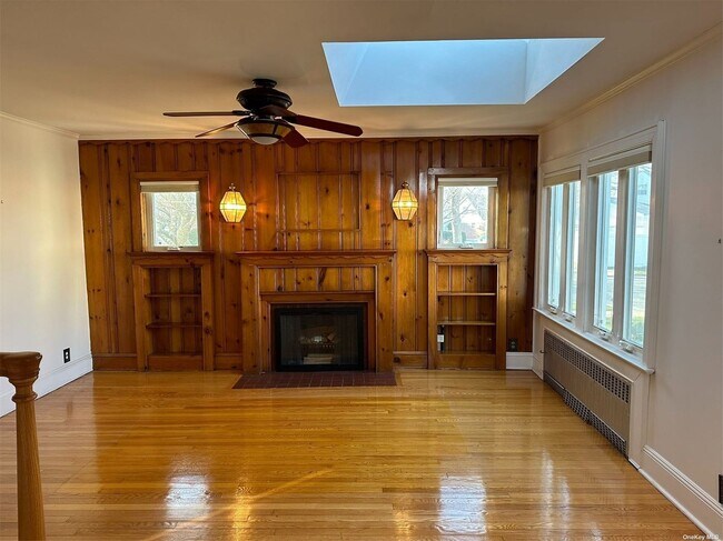 Building Photo - 101 Tulip Pl