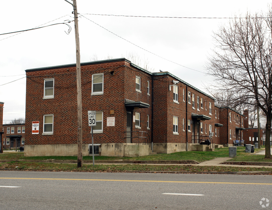 Primary Photo - Washington Square Apartments