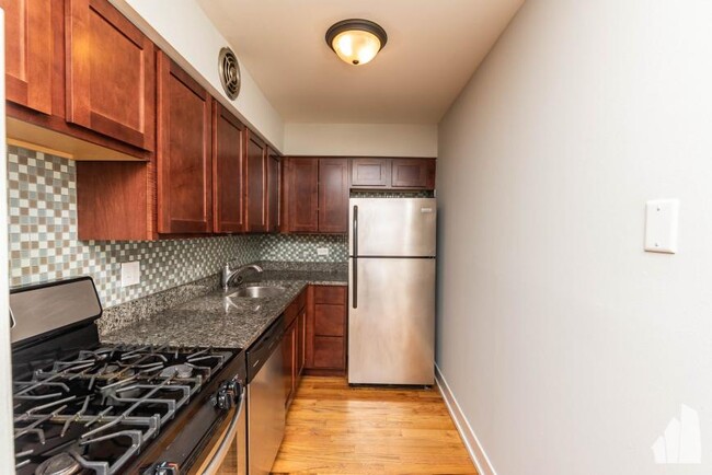 Foto del edificio - 0 bedroom in Chicago IL 60657