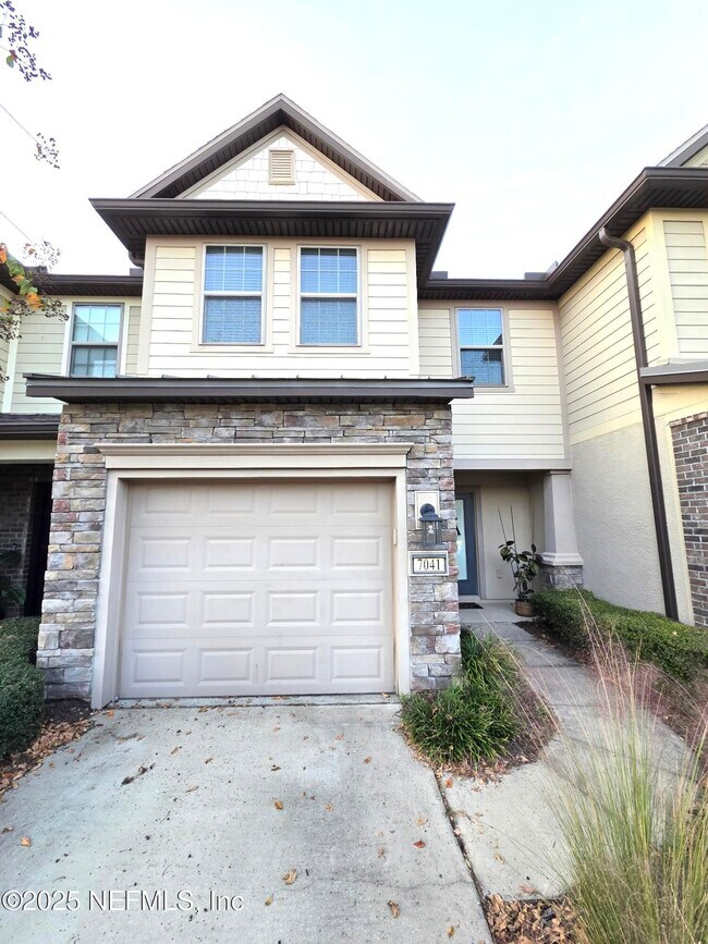 Foto del edificio - 7041 Beauhaven Ct