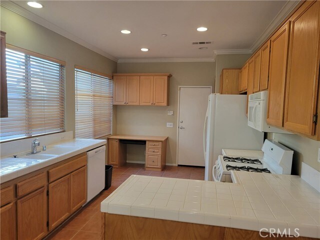 Building Photo - 33 Sobrante