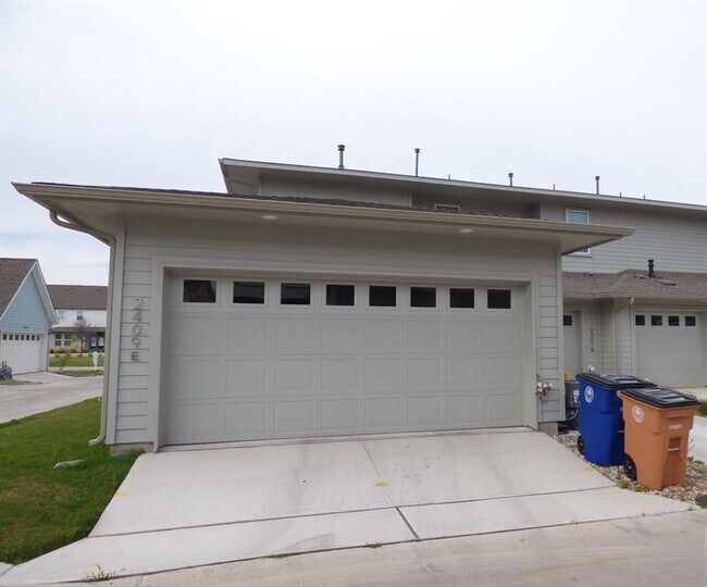 Building Photo - 2409 Simond Ave