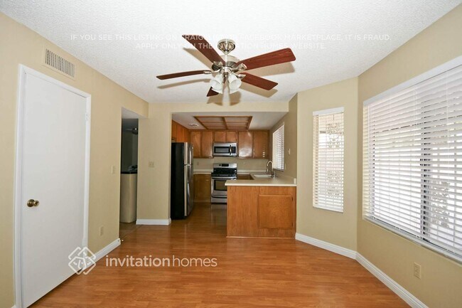 Foto del edificio - 8404 Stapleton Ave