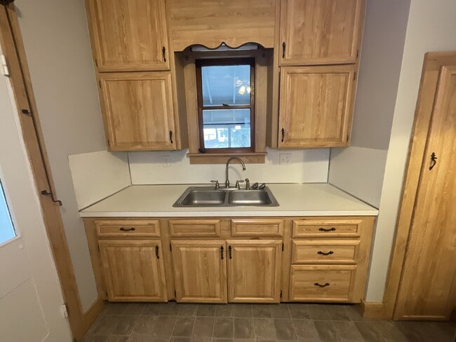 Building Photo - 254 E Louther St