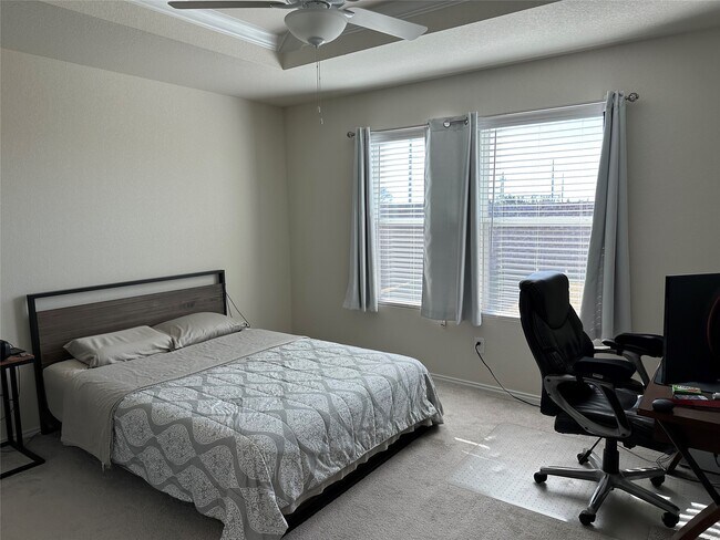 Foto del edificio - 333 Grenada Lk Dr