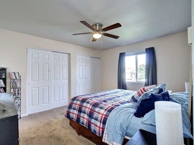 Foto del edificio - 1143 E Carolina Ave