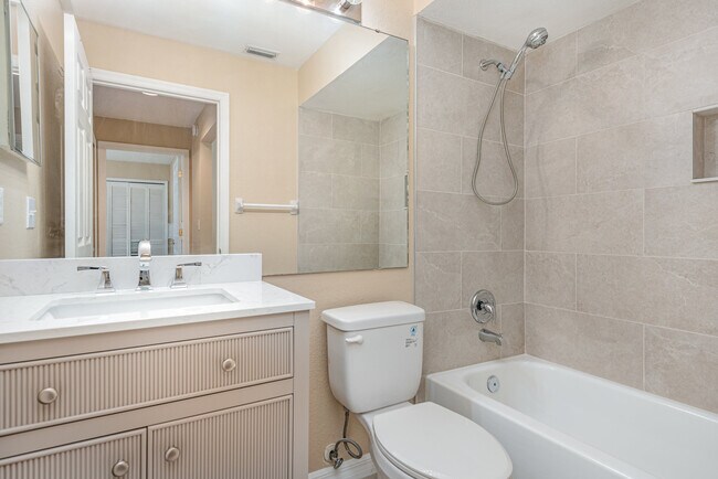 Foto del edificio - 1611 Sand Key Cir