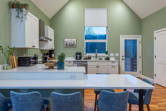 Building Photo - 962 Riceville Rd