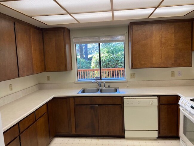 Building Photo - Golf Course home in Lake of the PInes