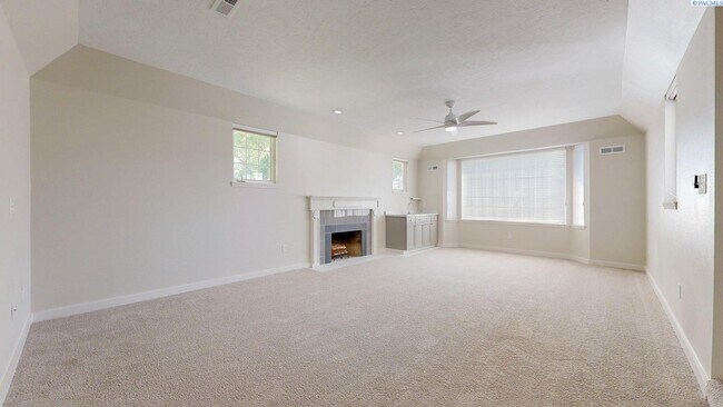 Foto del edificio - 2 bed, 2 bath townhome in Meadow Springs