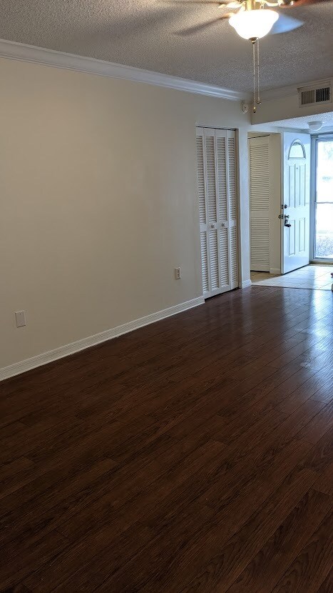 Foto del edificio - 3373 S Royal Oaks Dr