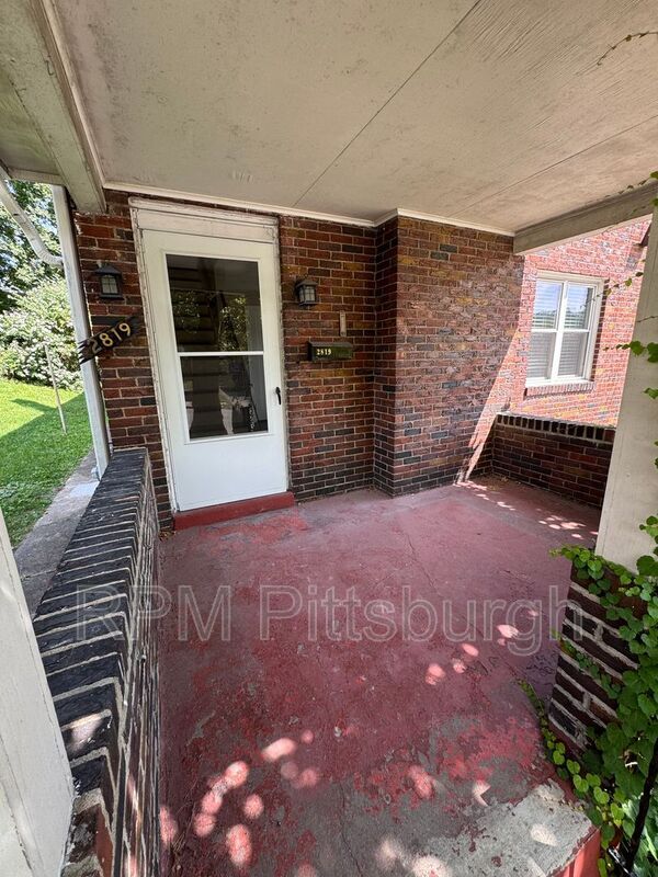 Building Photo - 2819 Morlock St