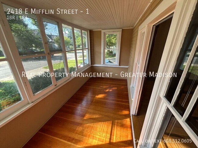 Foto del edificio - 2418 E Mifflin St
