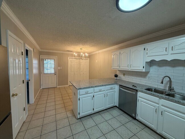 Foto del edificio - 2/2 Townhome Available Now!!