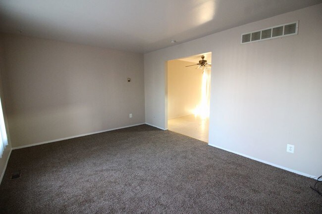 Building Photo - Great Duplex in Lincoln Park
