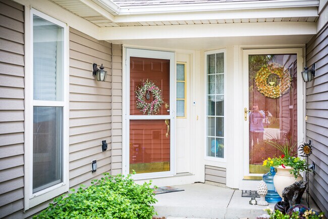 Building Photo - 6 Cloverdale Ct