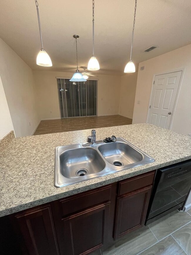 Photo - 1438 Chelsea Dr Townhome