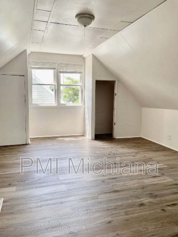 Building Photo - 124 S Sheridan St