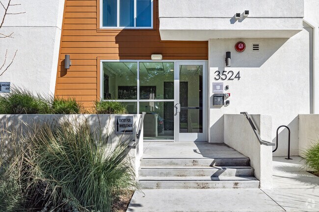 Entrada principal - 3524 Chesapeake Ave