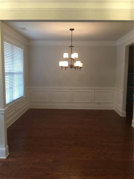 Building Photo - 5030 Mirror Lake Dr