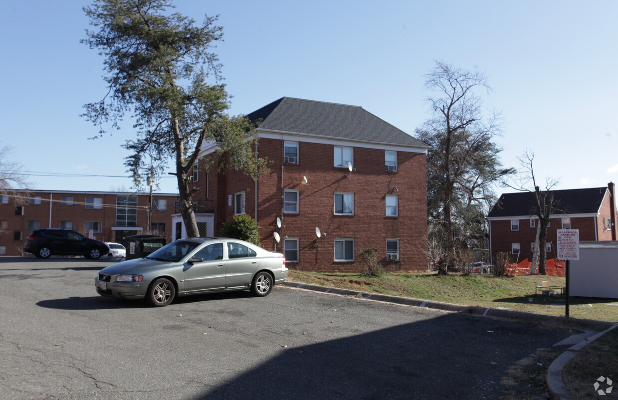 Building Photo - 6819 Red Top Rd