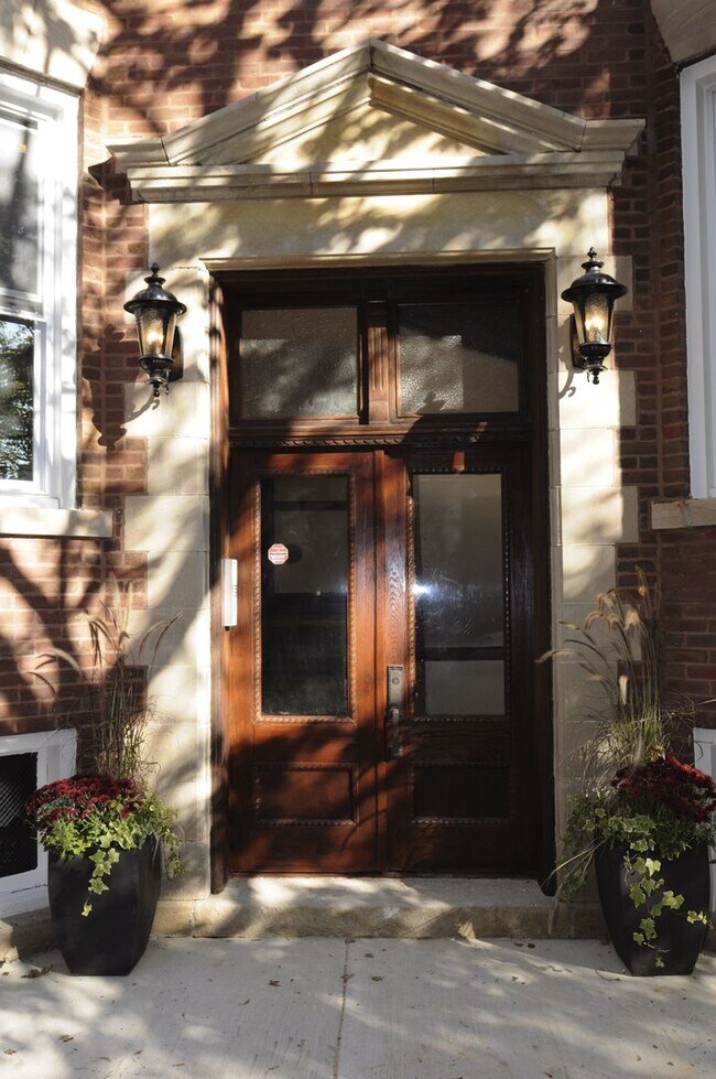 Foto del edificio - 2654 W Schubert Ave