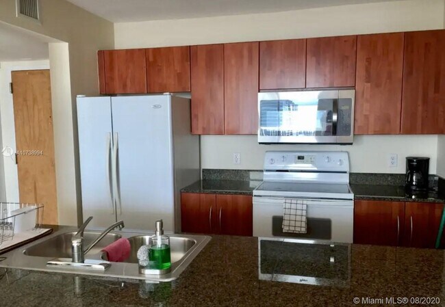 Building Photo - 1200 Brickell Bay Dr