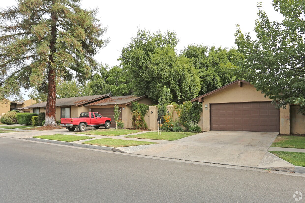Primary Photo - 1220 Sylmar Ave